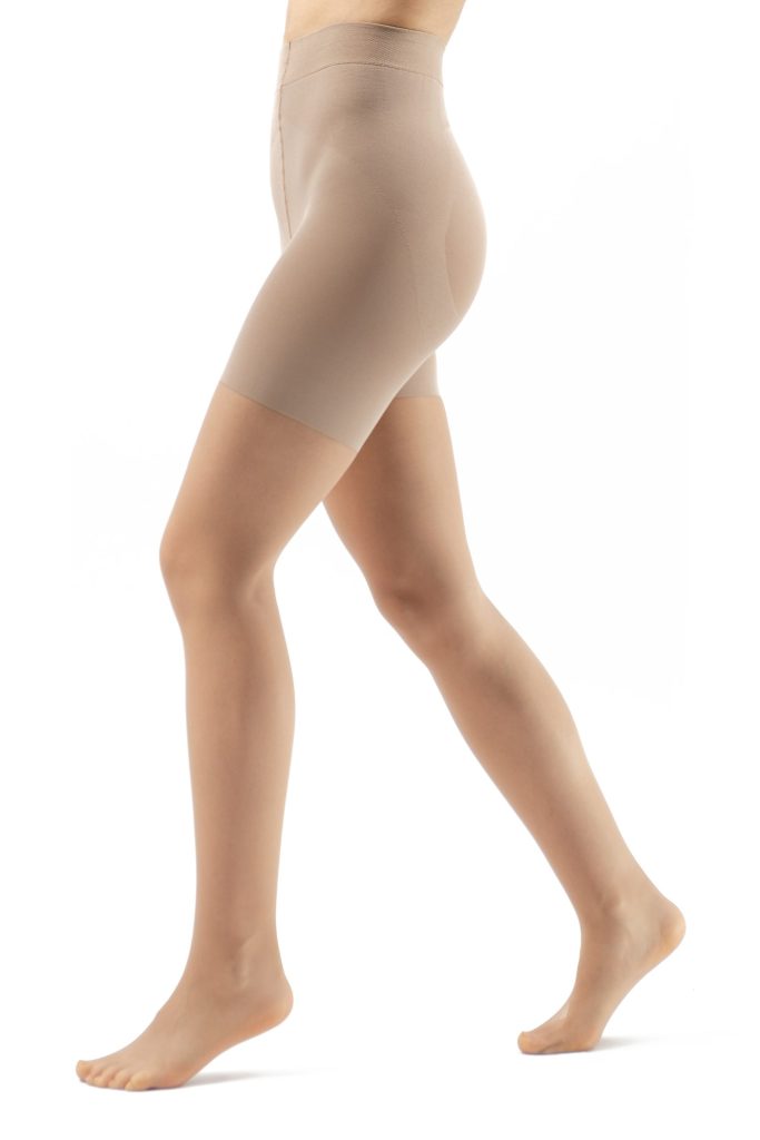The flat seams ensure that these tights are virtually invisible under clothing, while the cotton gusset offers added breathability and comfort, making them suitable for all-day wear. The reinforced toe ensures extra durability and long-lasting use. The lightweight, 20 DEN sheer fabric gives your legs a subtle, elegant finish, making these tights perfect for everyday wear or a night out.